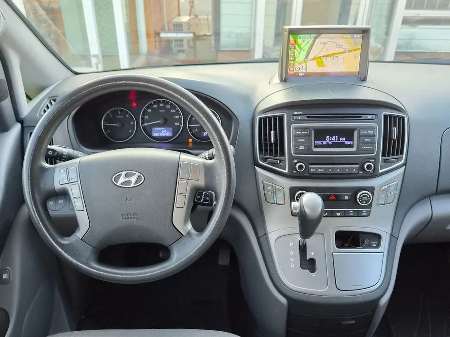 Hyundai Starex