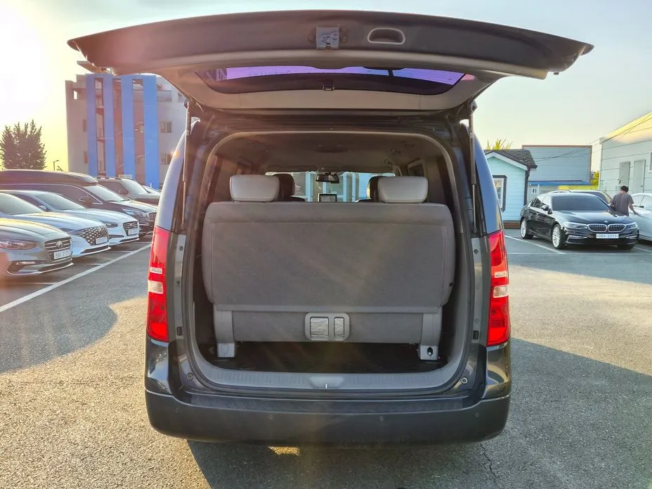 Hyundai Starex