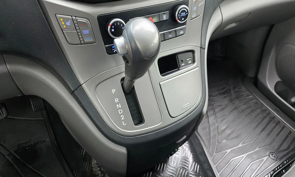 Hyundai Starex