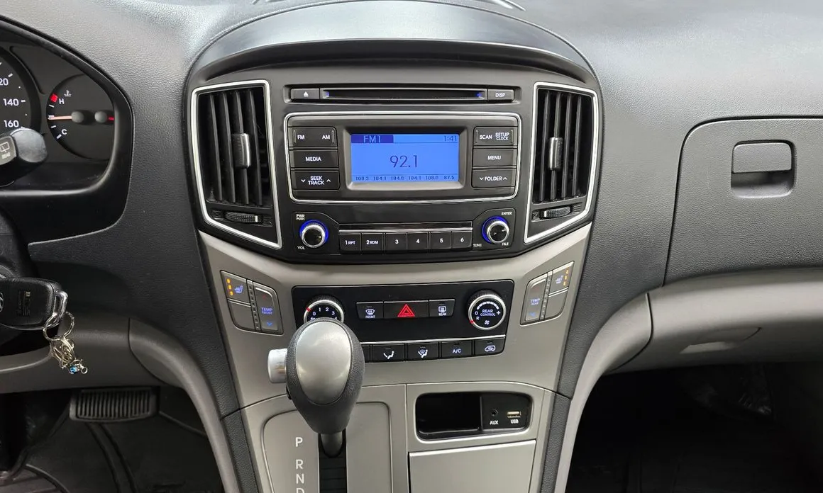 Hyundai Starex