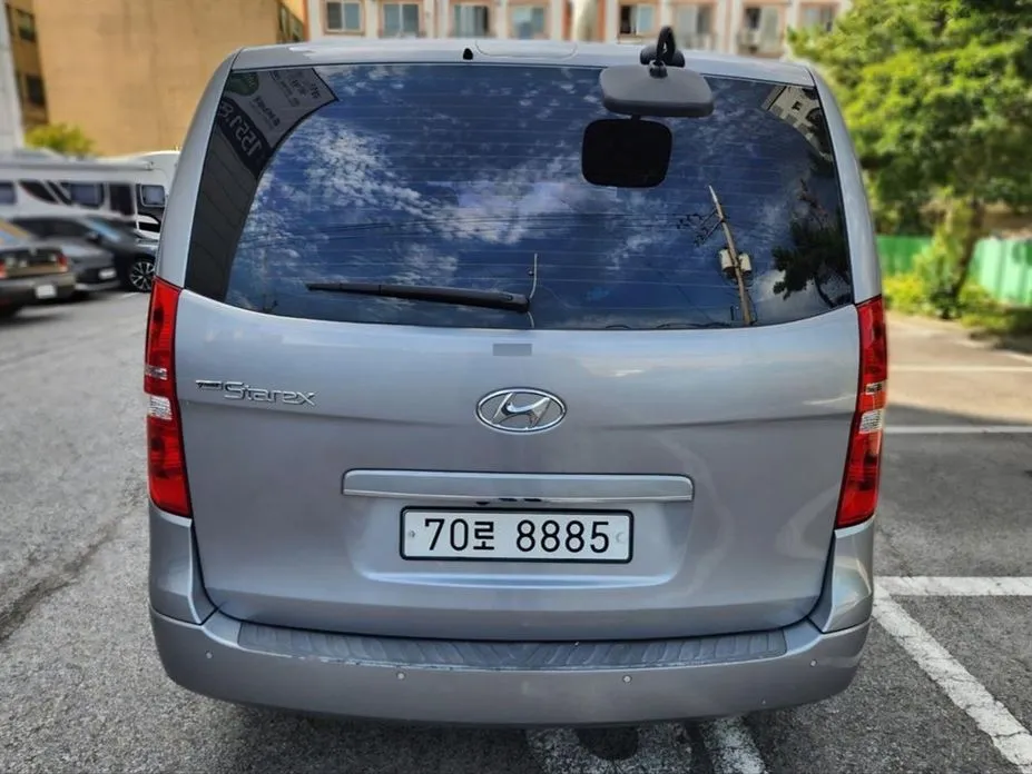 Hyundai Starex
