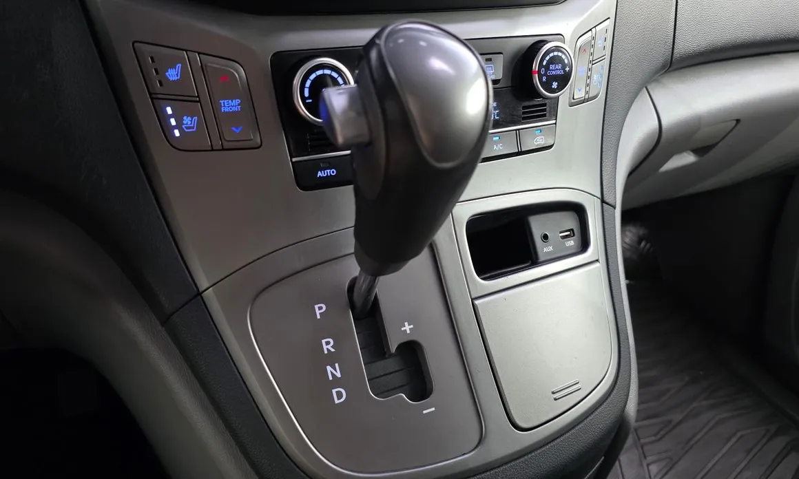 Hyundai Starex