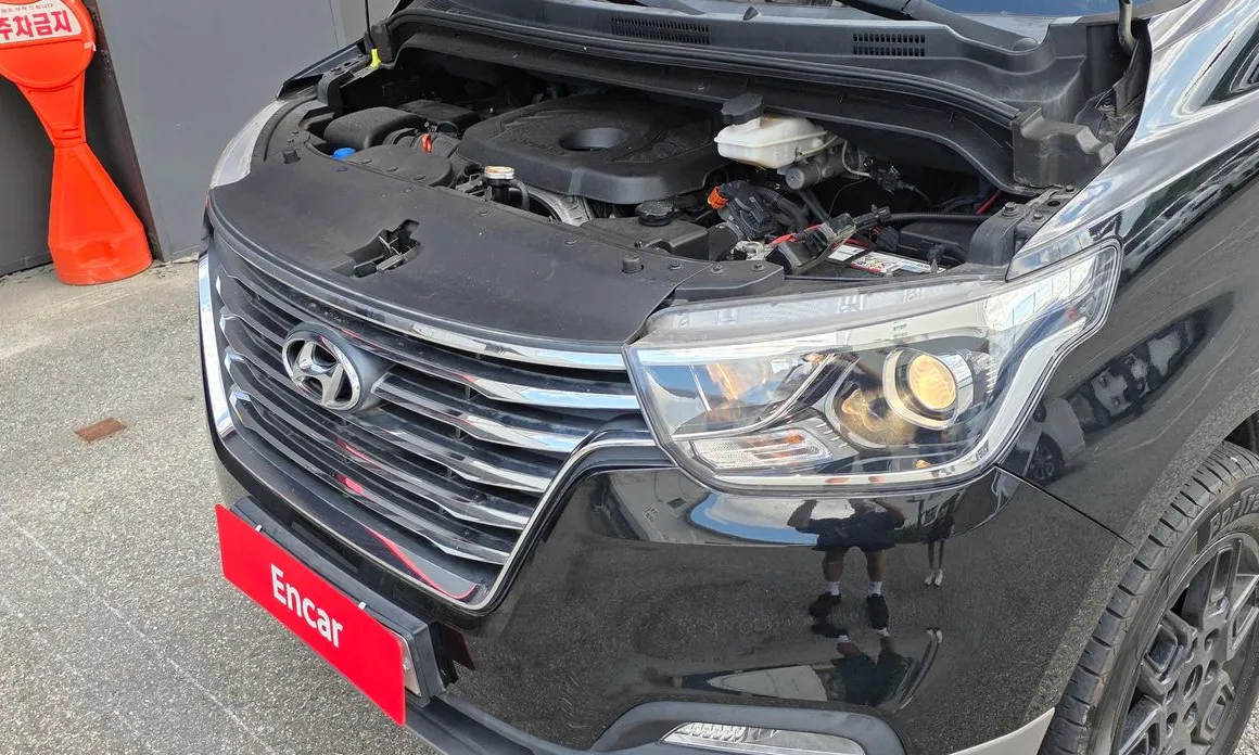 Hyundai Starex