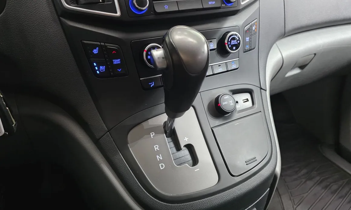 Hyundai Starex