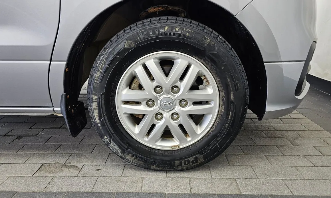 Hyundai Starex