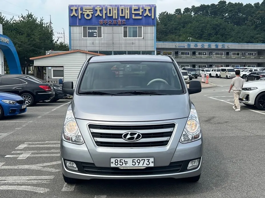 Hyundai Starex