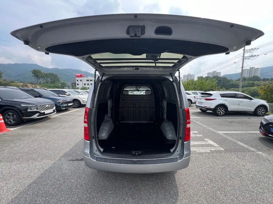 Hyundai Starex