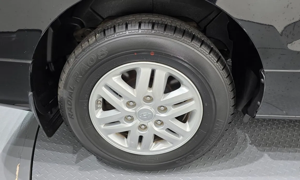 Hyundai Starex