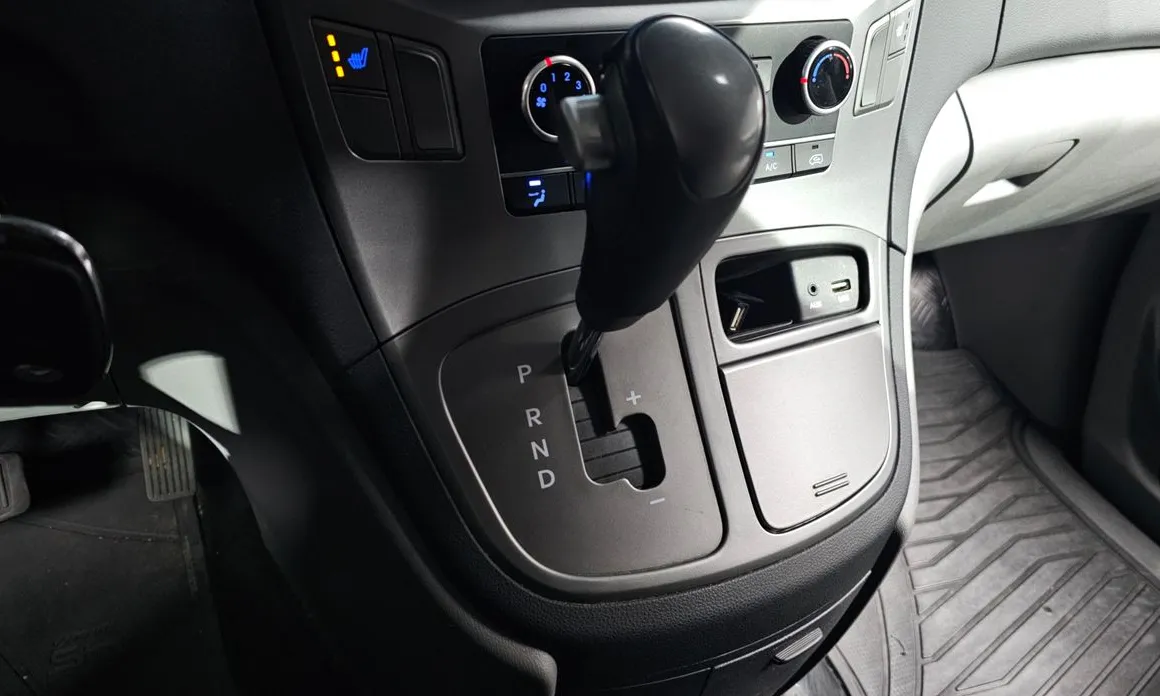 Hyundai Starex