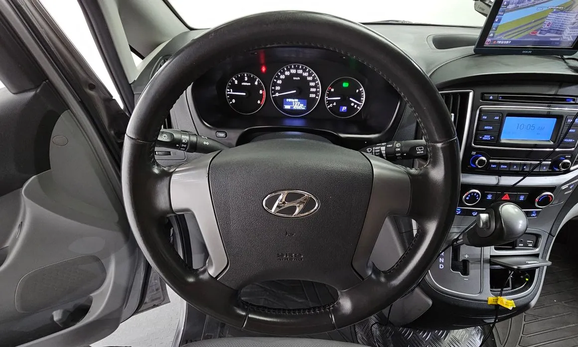 Hyundai Starex
