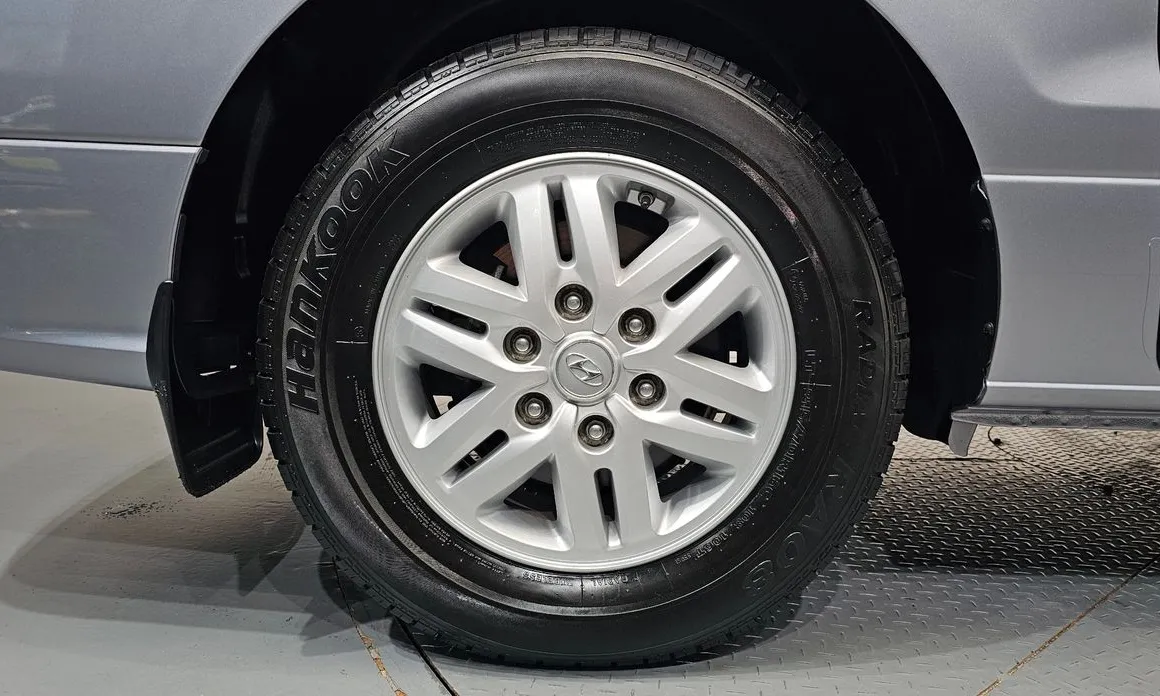 Hyundai Starex
