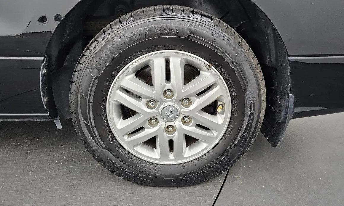 Hyundai Starex
