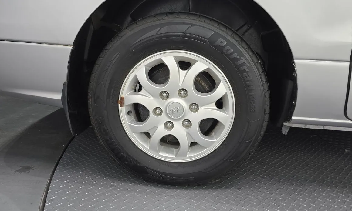 Hyundai Starex