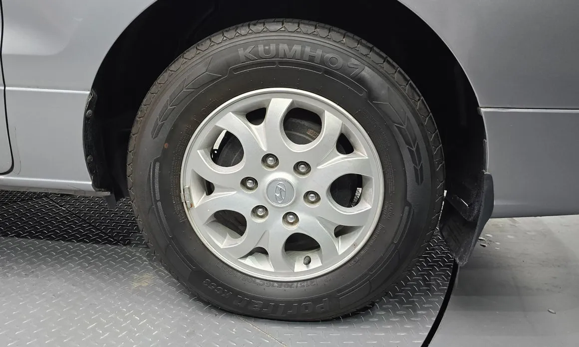 Hyundai Starex