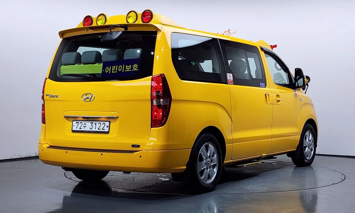 Hyundai Starex