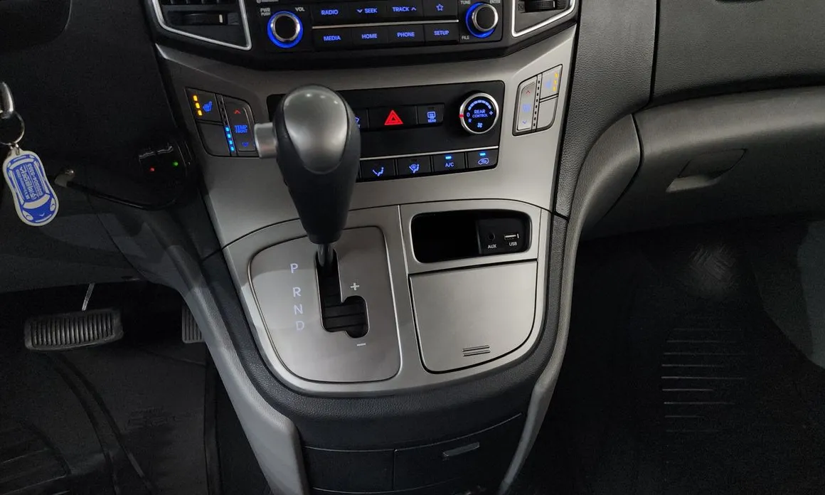 Hyundai Starex