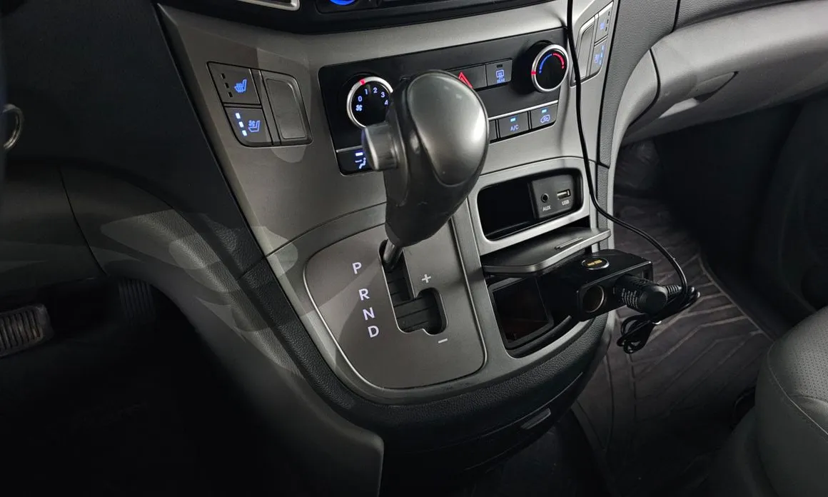 Hyundai Starex