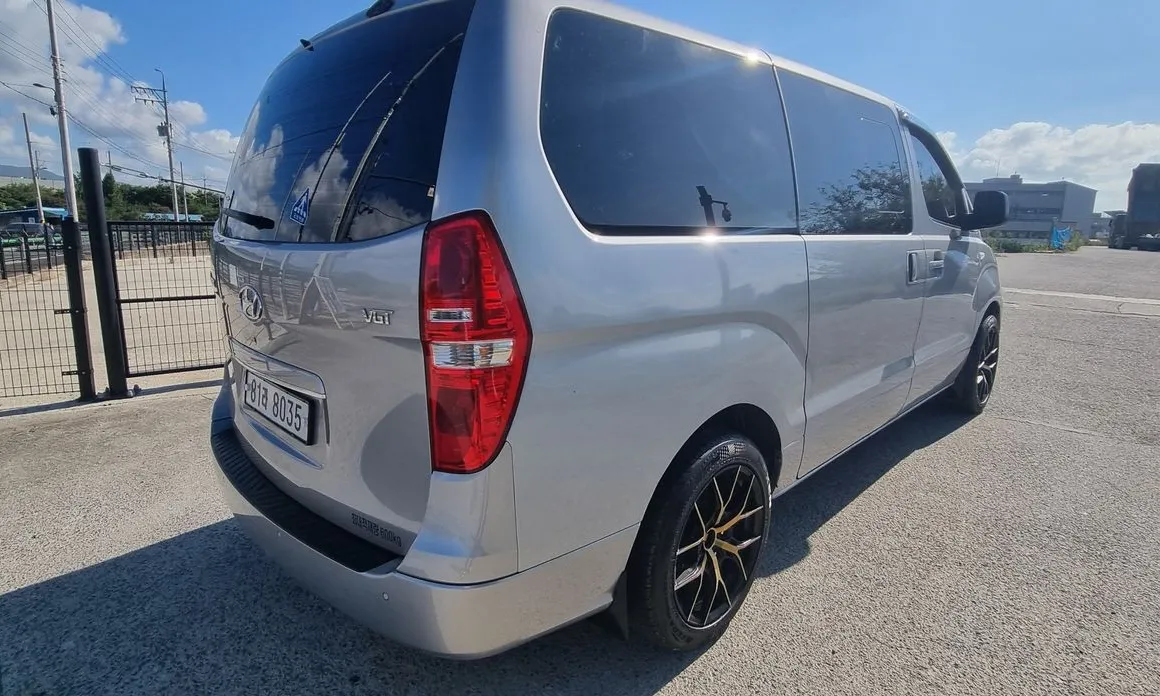 Hyundai Starex