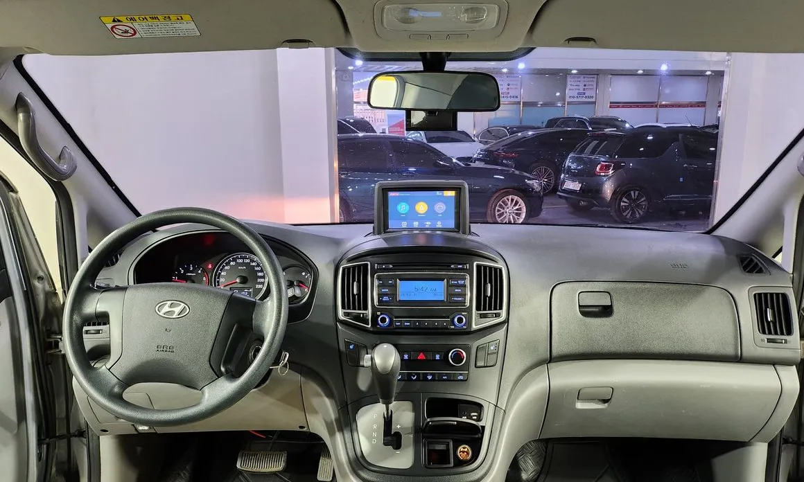 Hyundai Starex