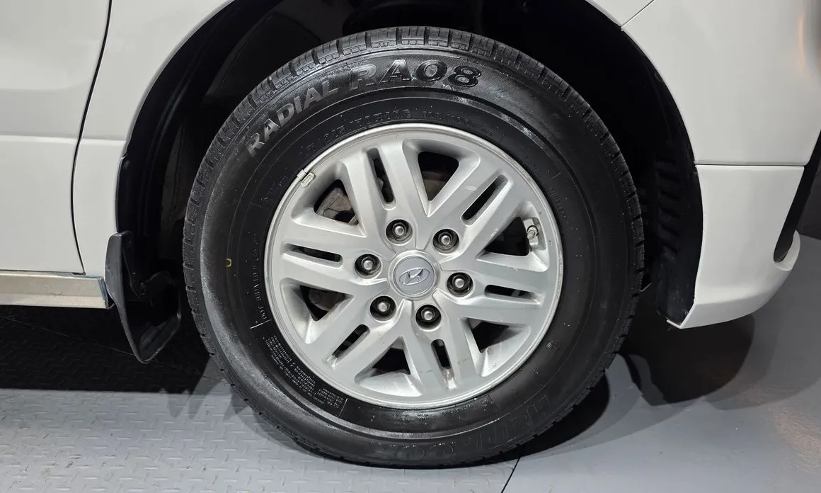 Hyundai Starex