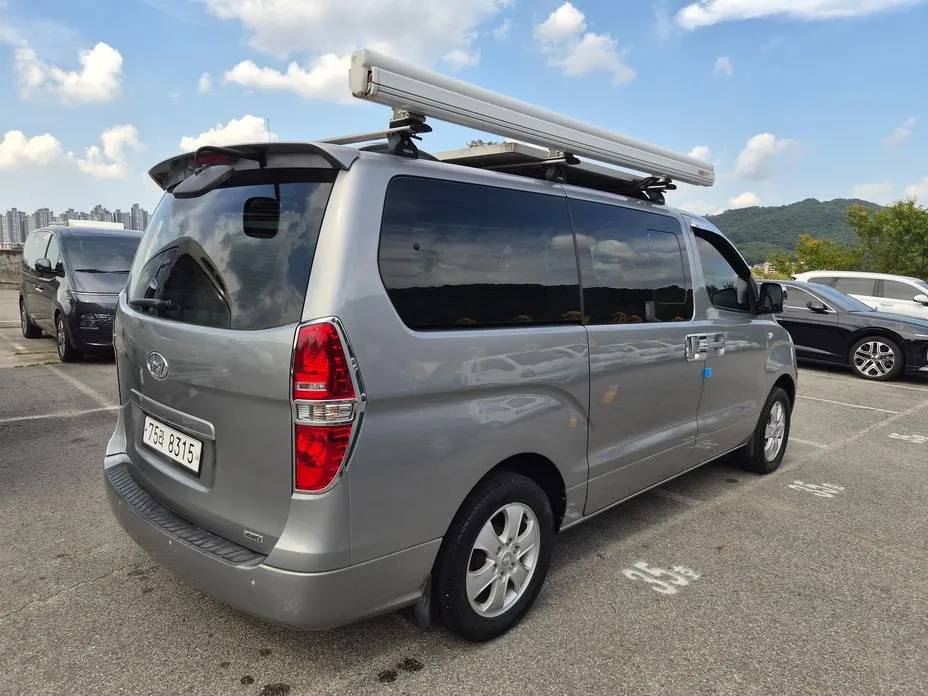 Hyundai Starex