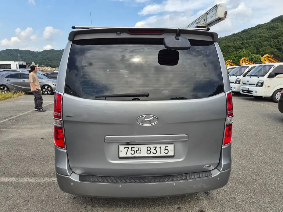 Hyundai Starex
