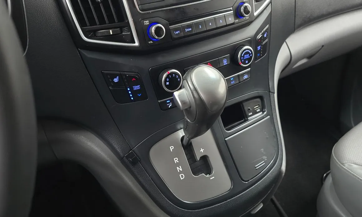Hyundai Starex