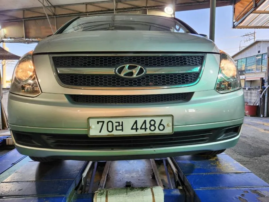 Hyundai Starex