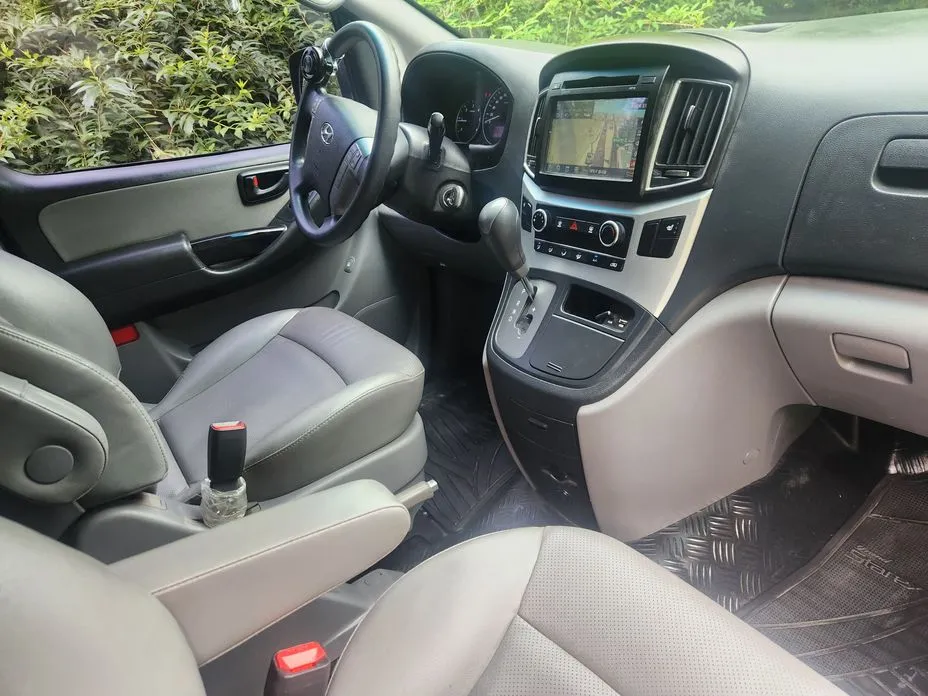 Hyundai Starex