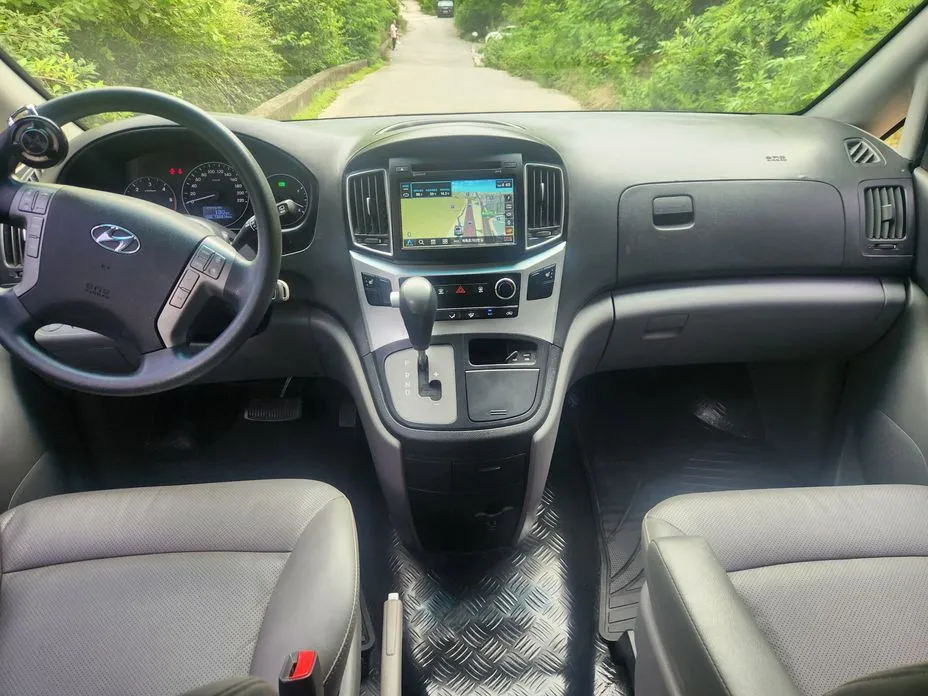 Hyundai Starex