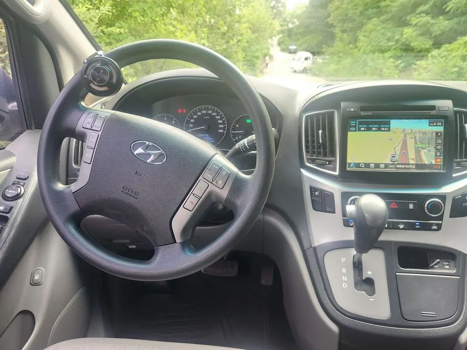 Hyundai Starex