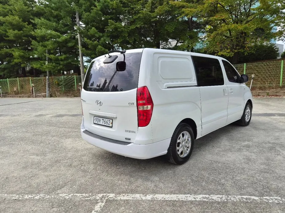 Hyundai Starex