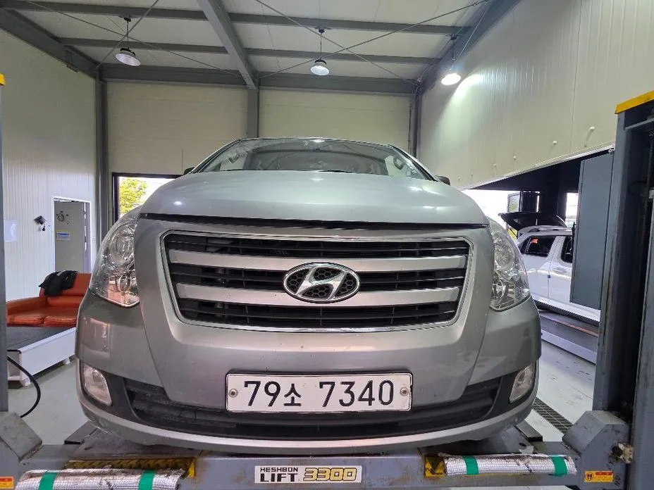 Hyundai Starex
