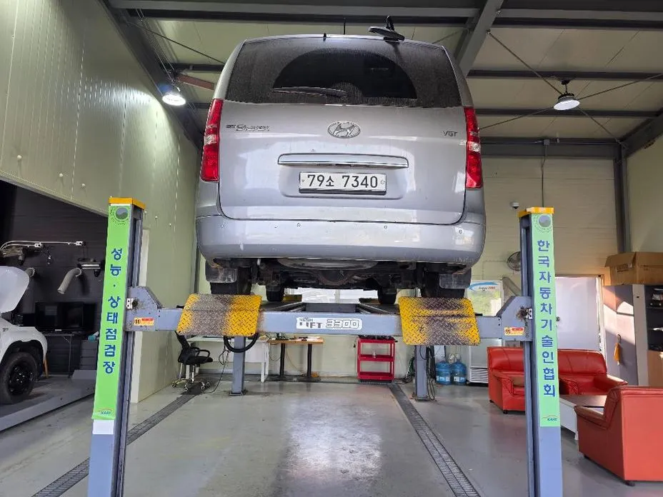 Hyundai Starex