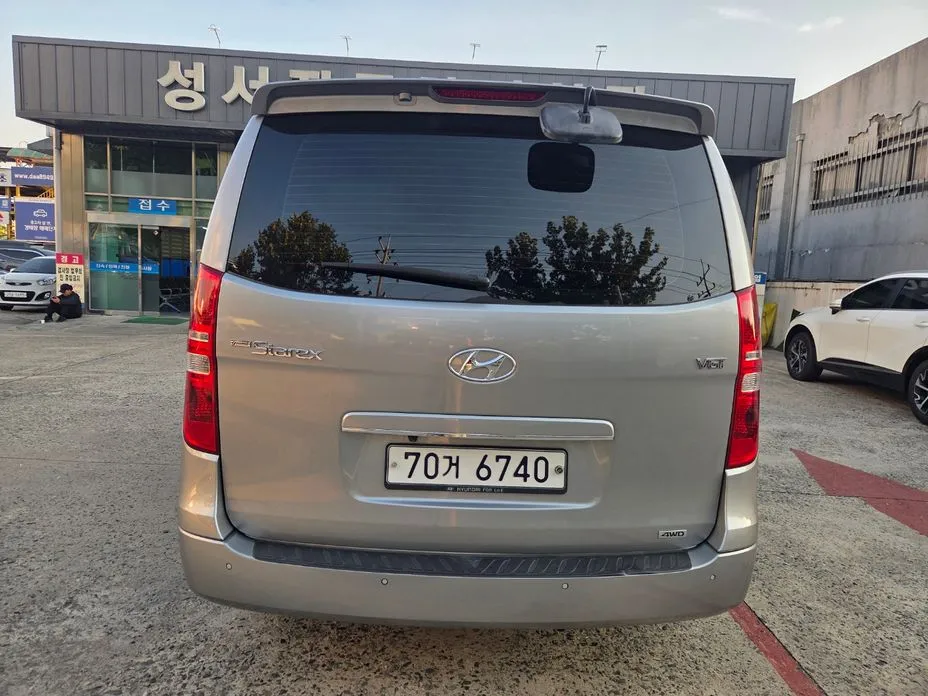 Hyundai Starex