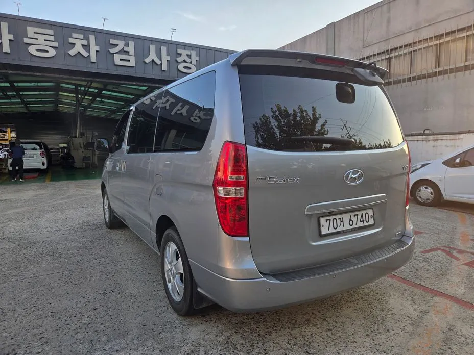 Hyundai Starex