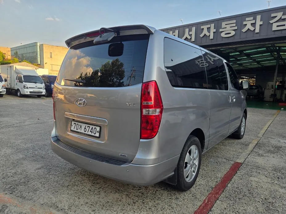 Hyundai Starex