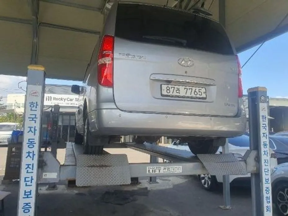 Hyundai Starex