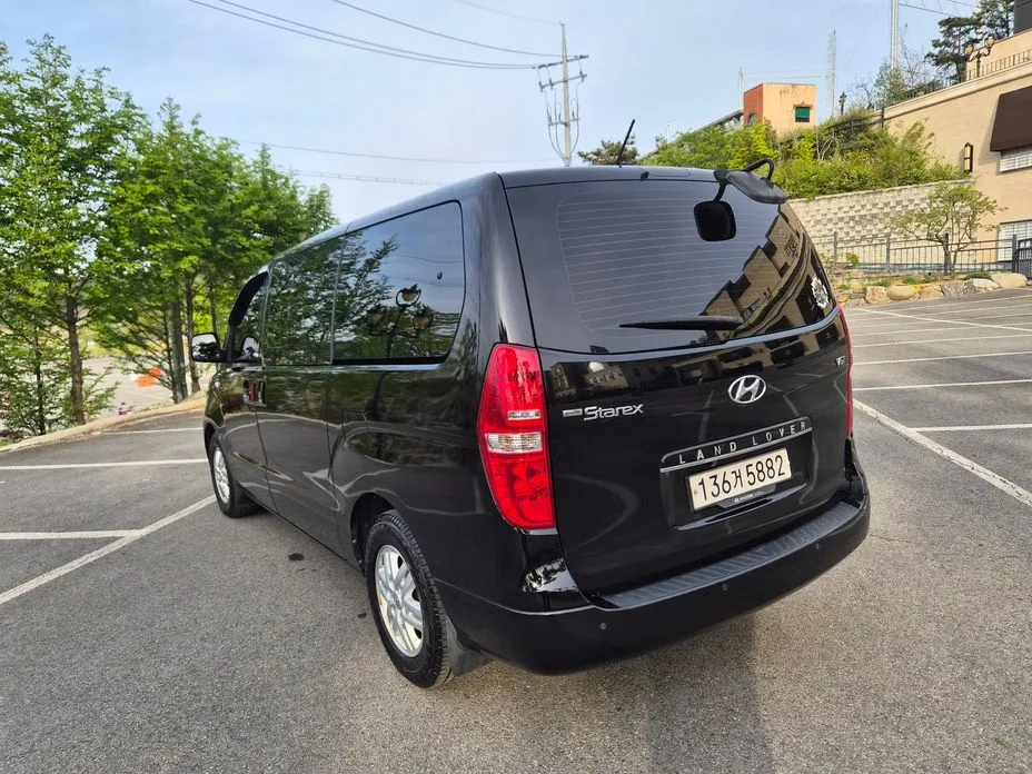 Hyundai Starex