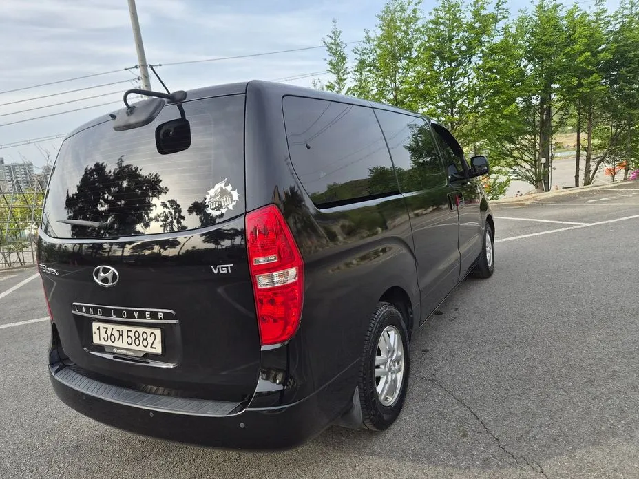 Hyundai Starex