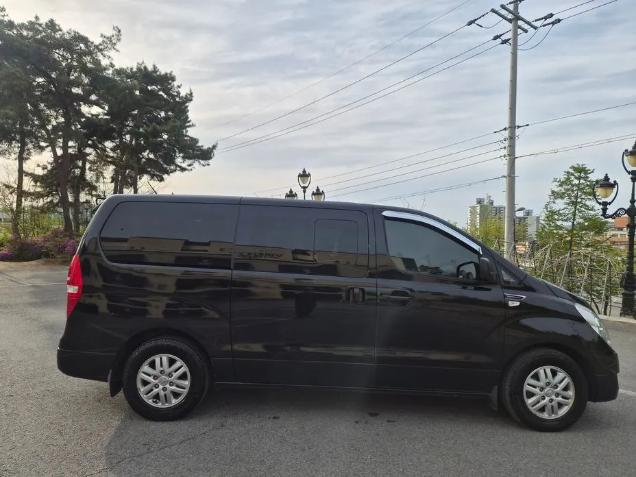 Hyundai Starex