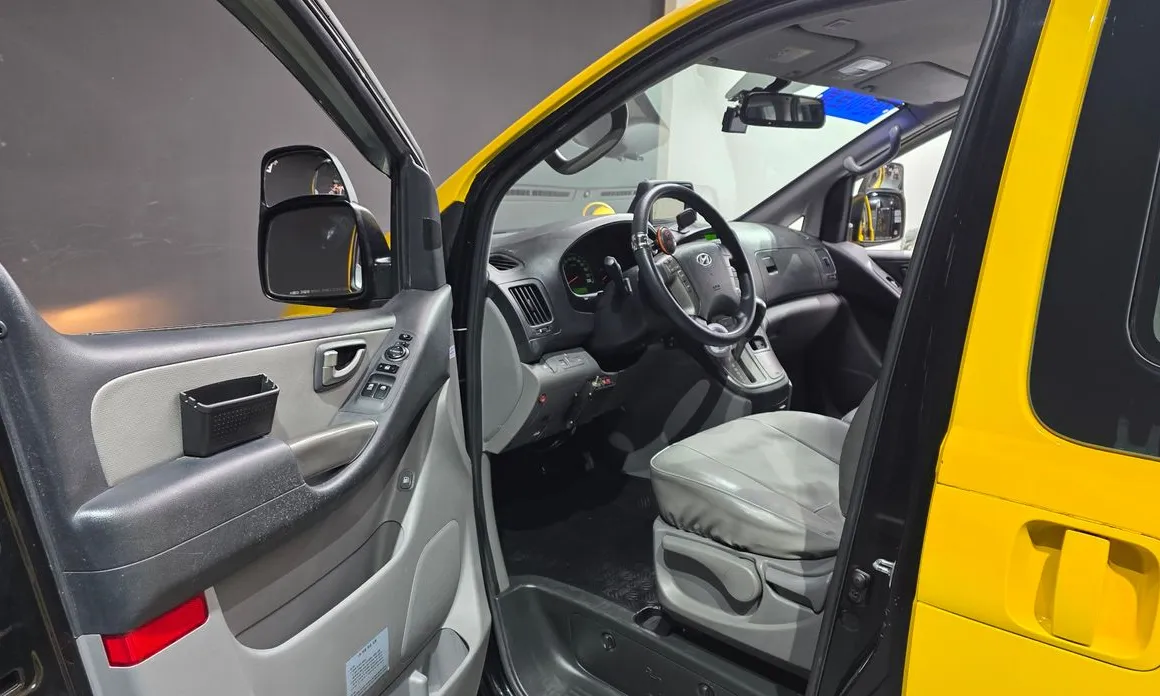 Hyundai Starex