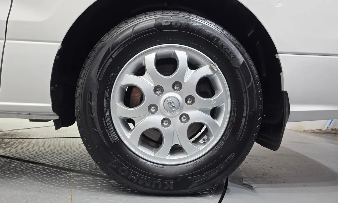 Hyundai Starex