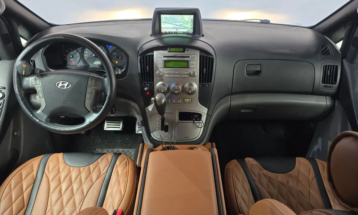 Hyundai Starex