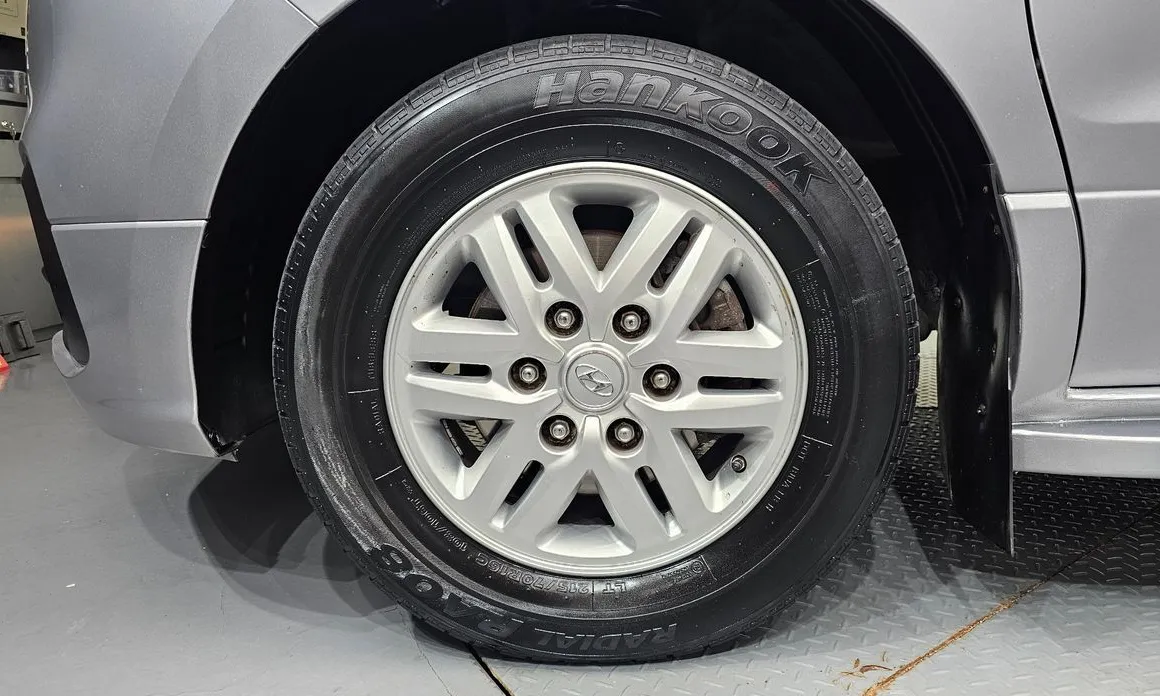 Hyundai Starex
