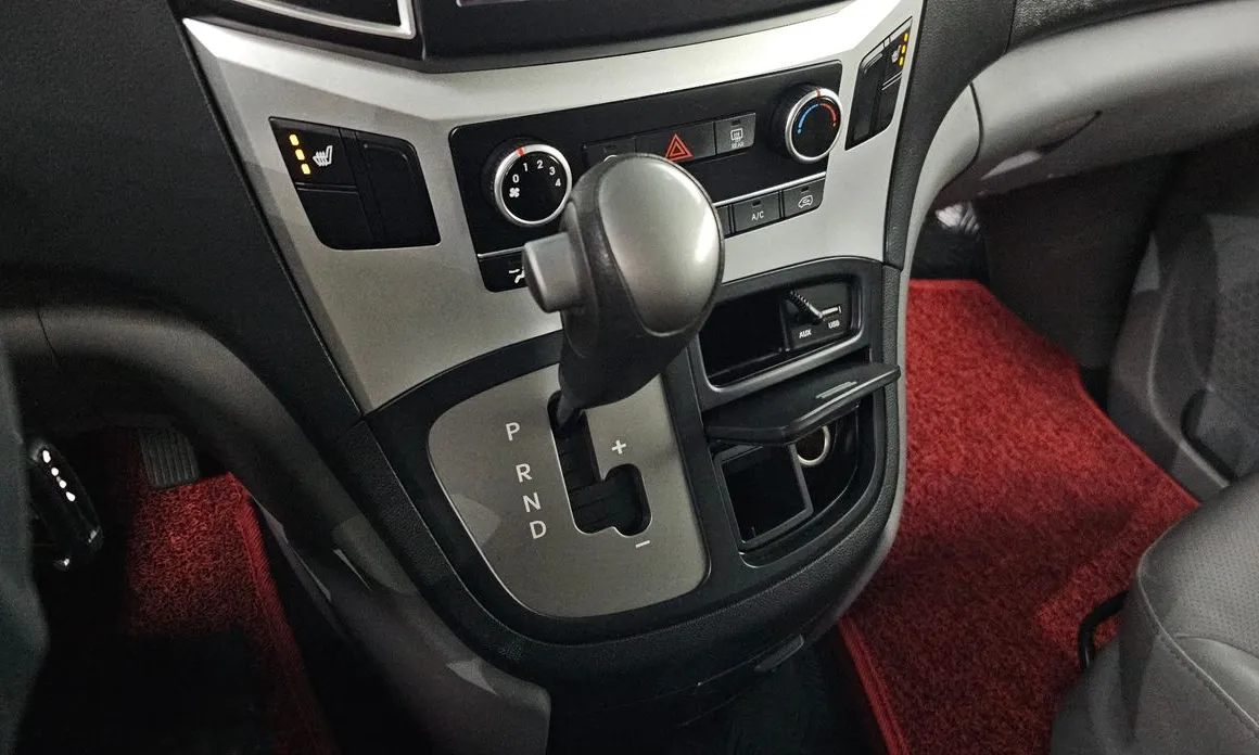 Hyundai Starex