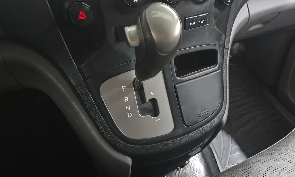 Hyundai Starex