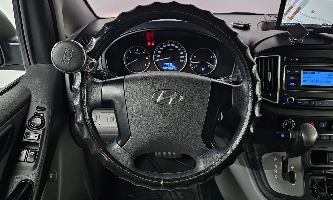 Hyundai Starex