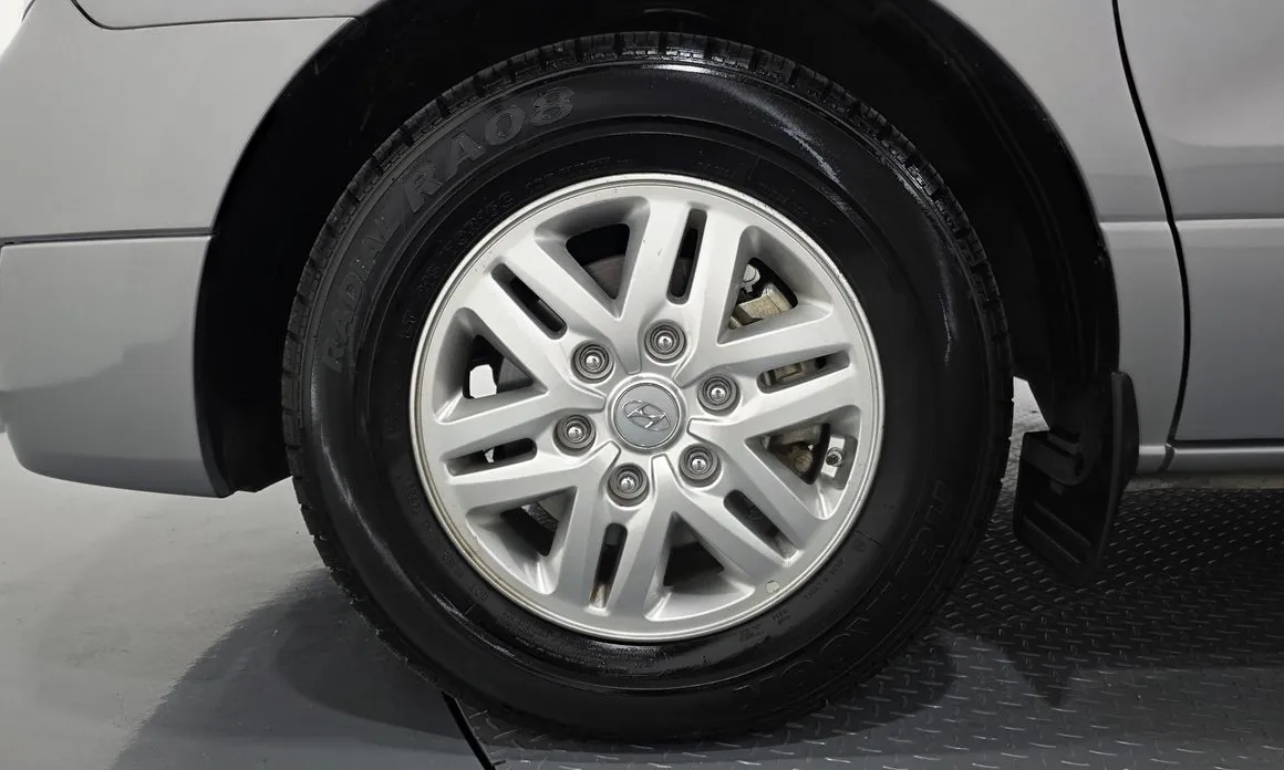 Hyundai Starex