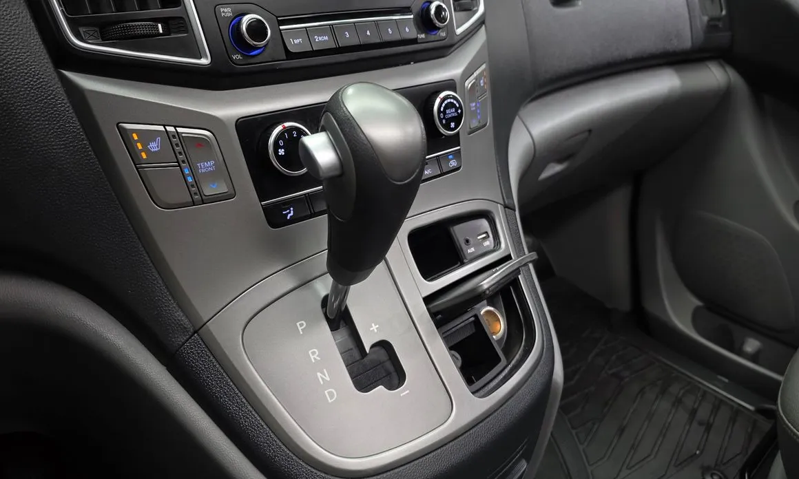 Hyundai Starex